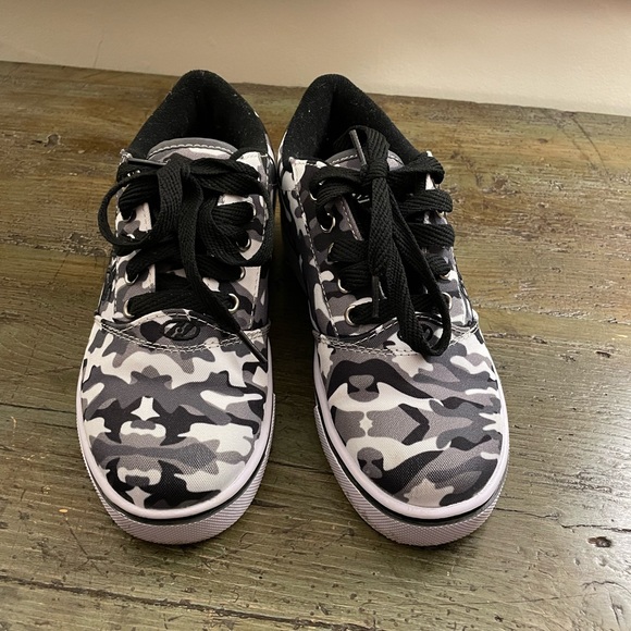 Kids Heely sneakers, gray camo. Sz Youth 4. Wore 1x on driveway. - Picture 2 of 4